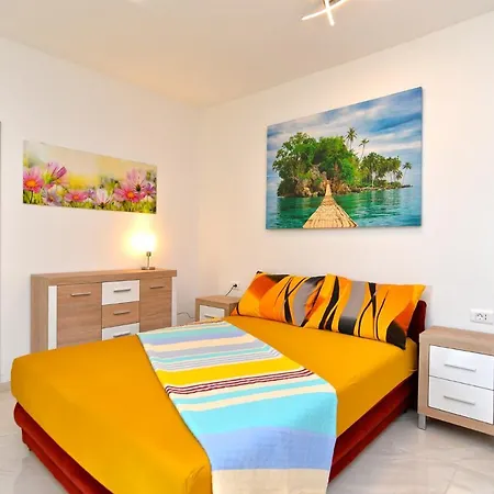Mala Vala 925 - Adapted Apartman