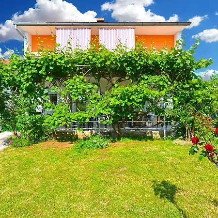 Mala Vala 925 - Adapted Apartman